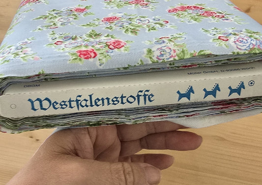 0,5m ,Westfalenstoffe Baumwolle, hellblau rot grün Rosen Bouquet,Organic Cotton