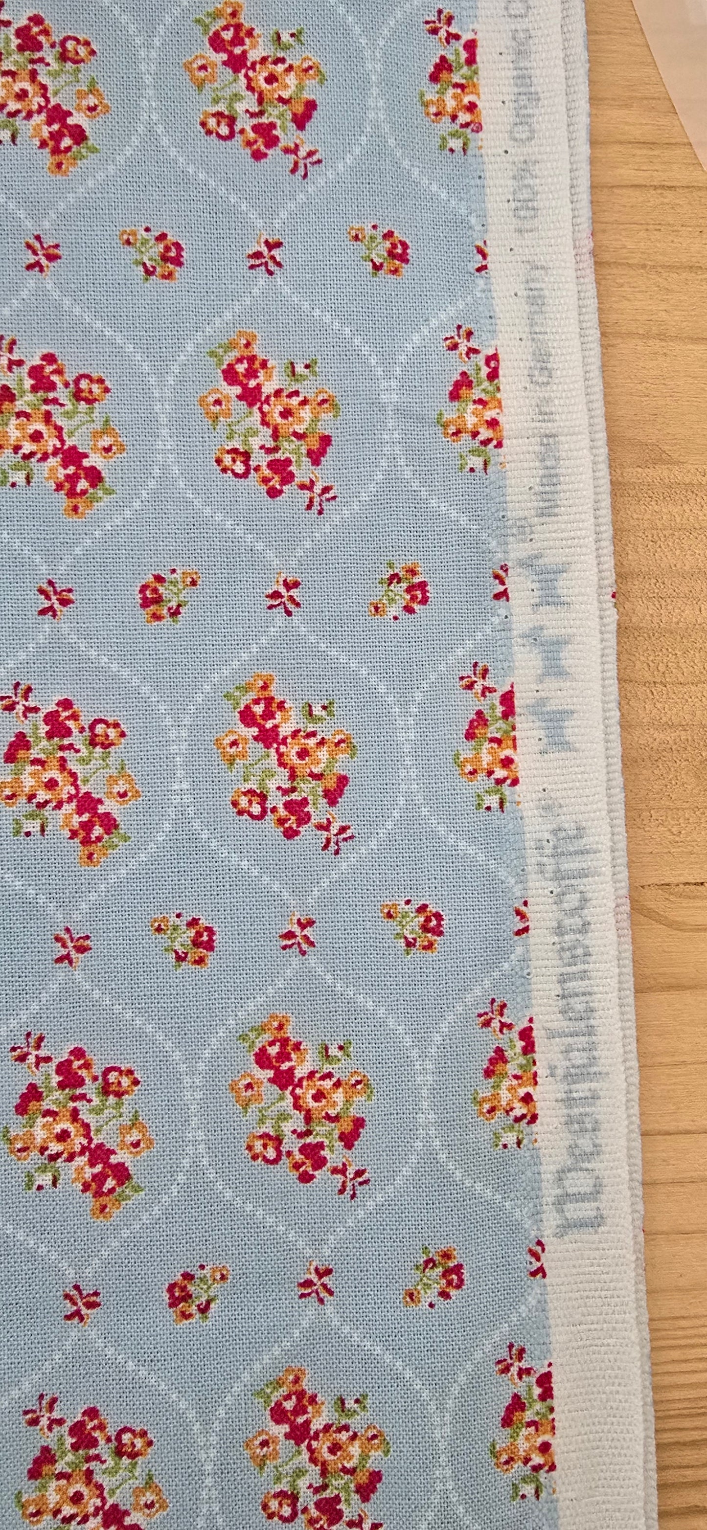 0,5m ,Westfalenstoffe Baumwolle, hellblau rot Rosen Bouquet,Organic Cotton