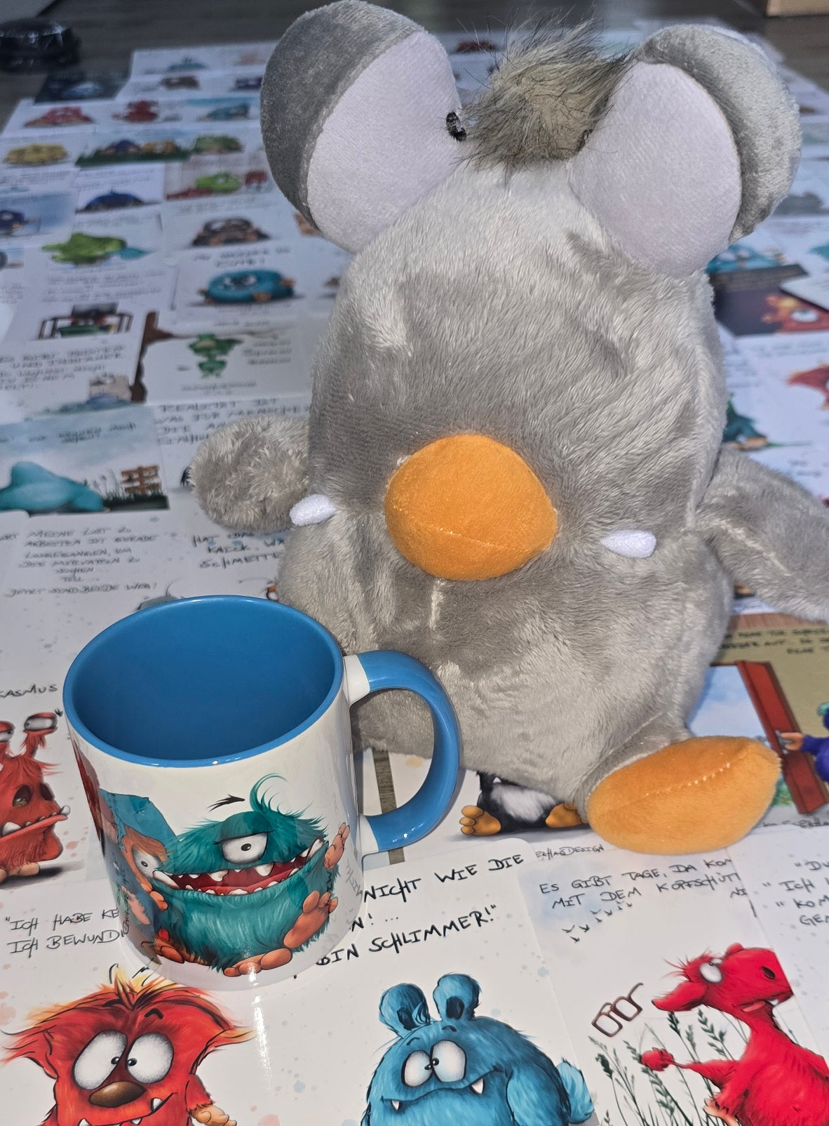 Henry Monster Geschenkset mit Tasse & 10 Postkarten | FINAL SALE – Einzelstück
