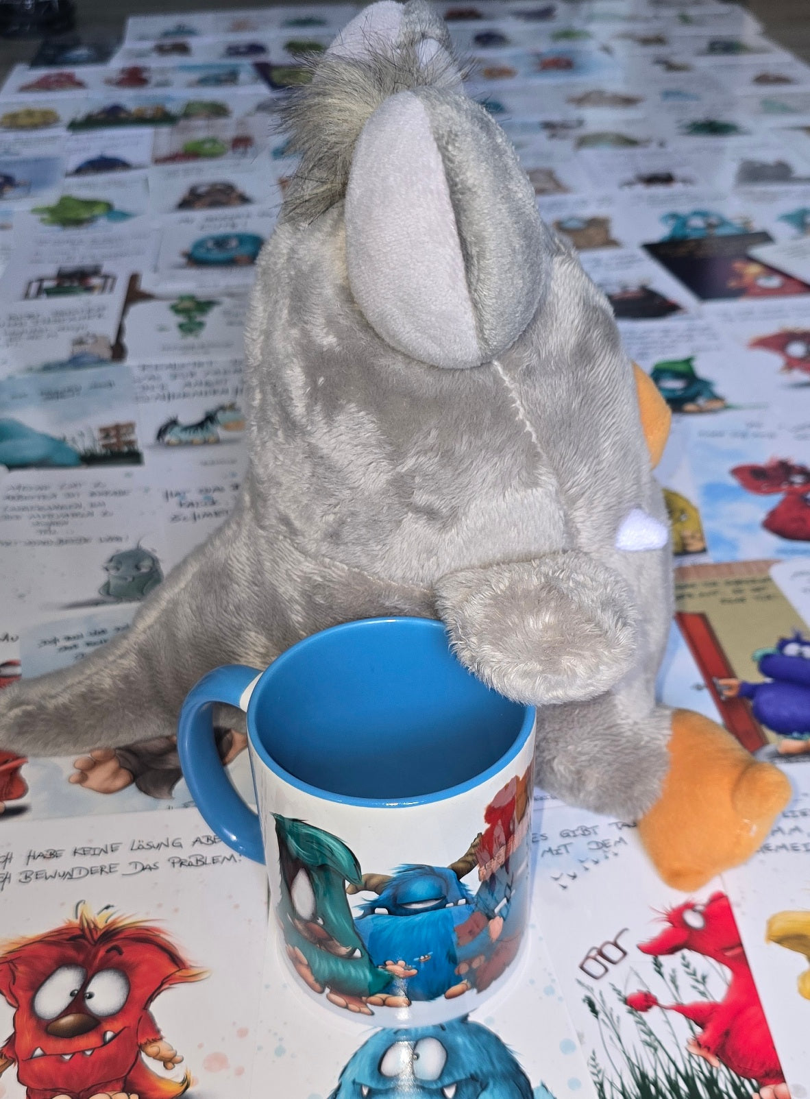 Henry Monster Geschenkset mit Tasse & 10 Postkarten | FINAL SALE – Einzelstück