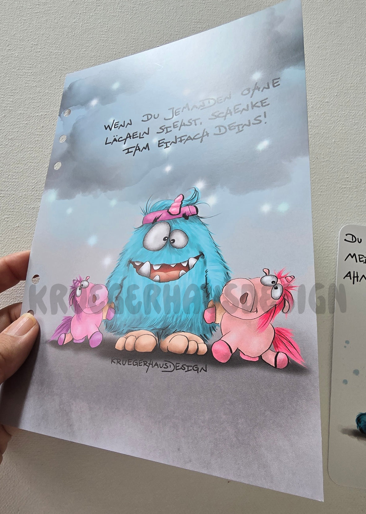 Monster Art Print A5 „Schenke dein Lächeln“ + Überraschungs-Postkarte