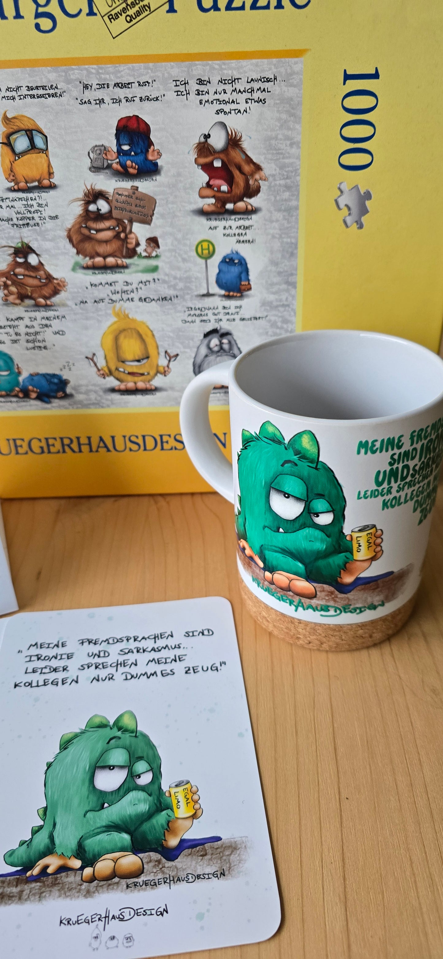 Geschenk Set aus einem Keramik Bambus Tasse Lee Monster, 1000 Puzzle, Kalender und Postkarten, nur 1x vorhanden