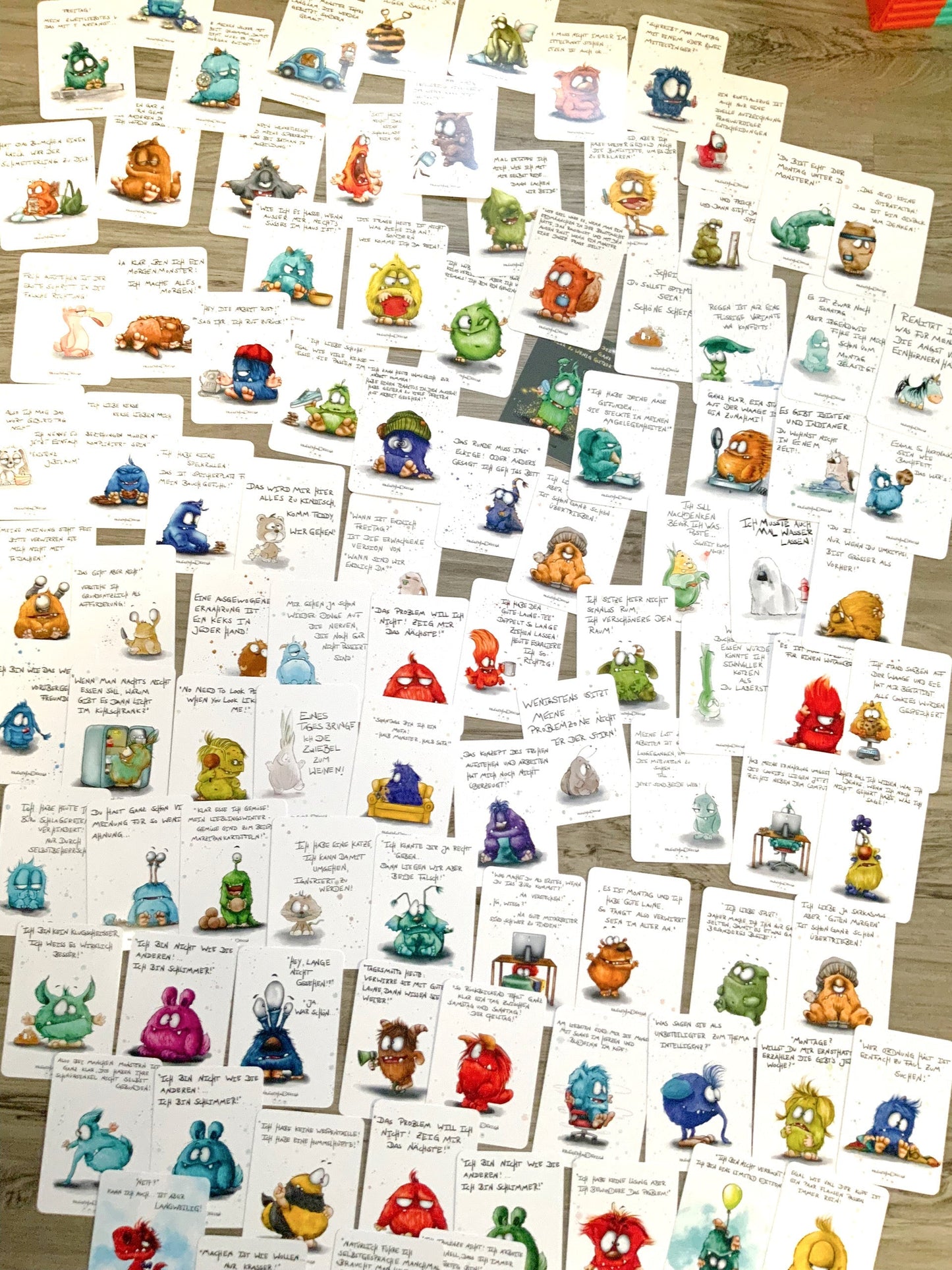 Postkarte Monster Kruegerhausdesign "Satt heisst nicht, dass keine Schokolade mehr rein geht!"