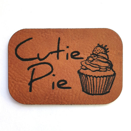 Kunstleder Label, Patch, Etikett, Aufnäher, Cutie Pie, Laser graviert, braun, grau, beigebraun, schwarz, bambus