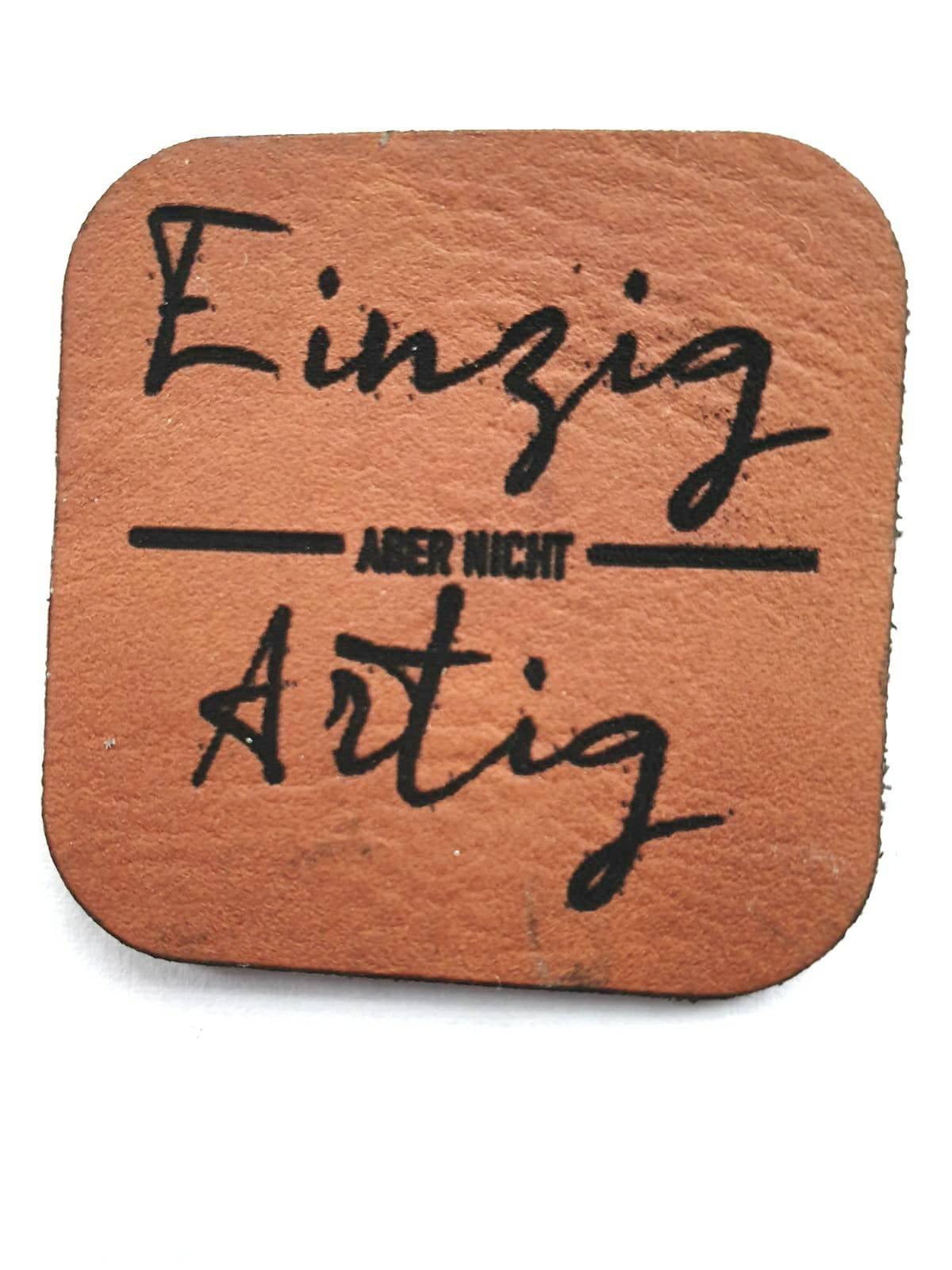 Kunstleder Label, Patch, Etikett, Aufnäher, Einzig Aber nicht Artig, Laser graviert, braun, grau, beigebraun, bambus, schwarz