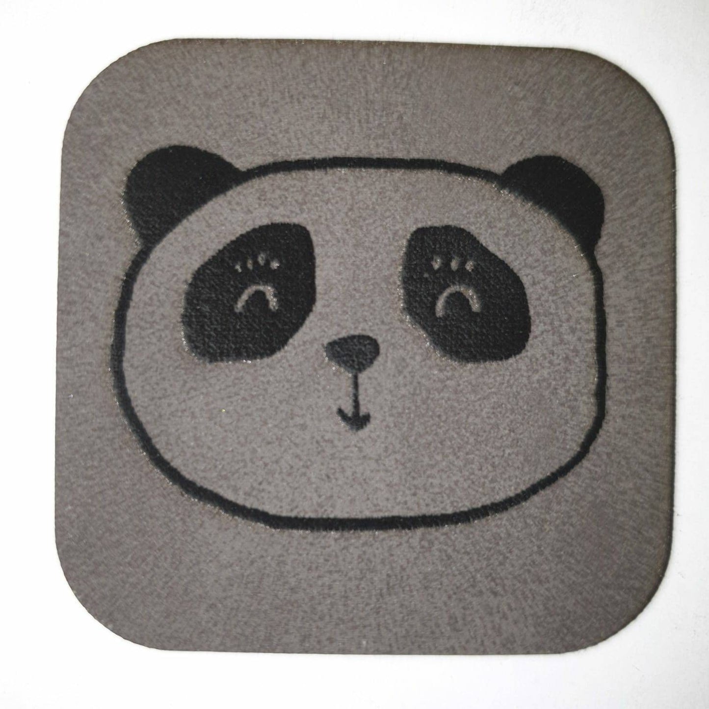 Kunstleder Label, Patch, Etikett, Aufnäher, grafischer Panda, Laser graviert, braun, grau, beigebraun, bambus, schwarz